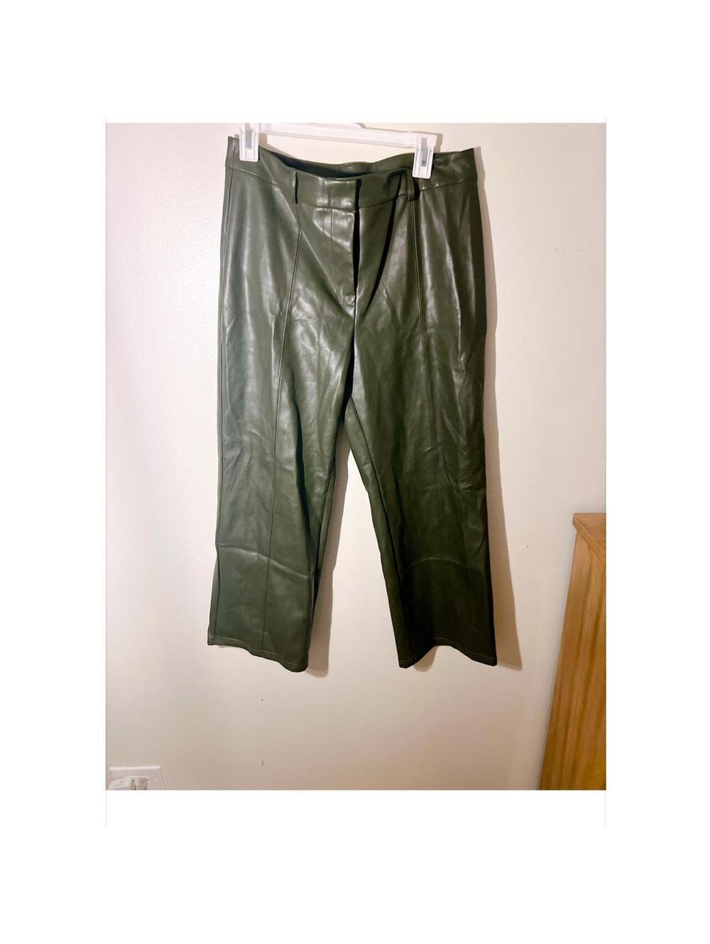 Avec Les Filles olive green faux leather straight leg capri pants